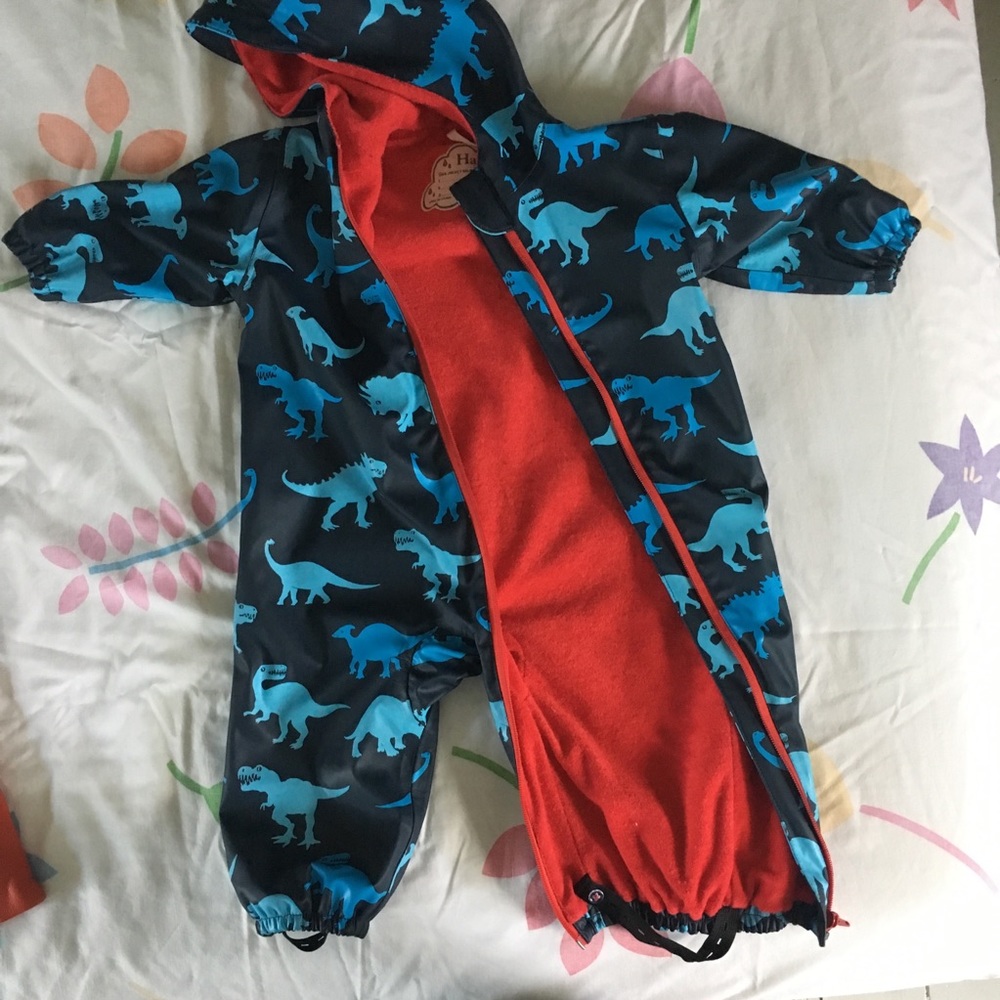 EUC Hatley 🌧 🦕 Rainsuit